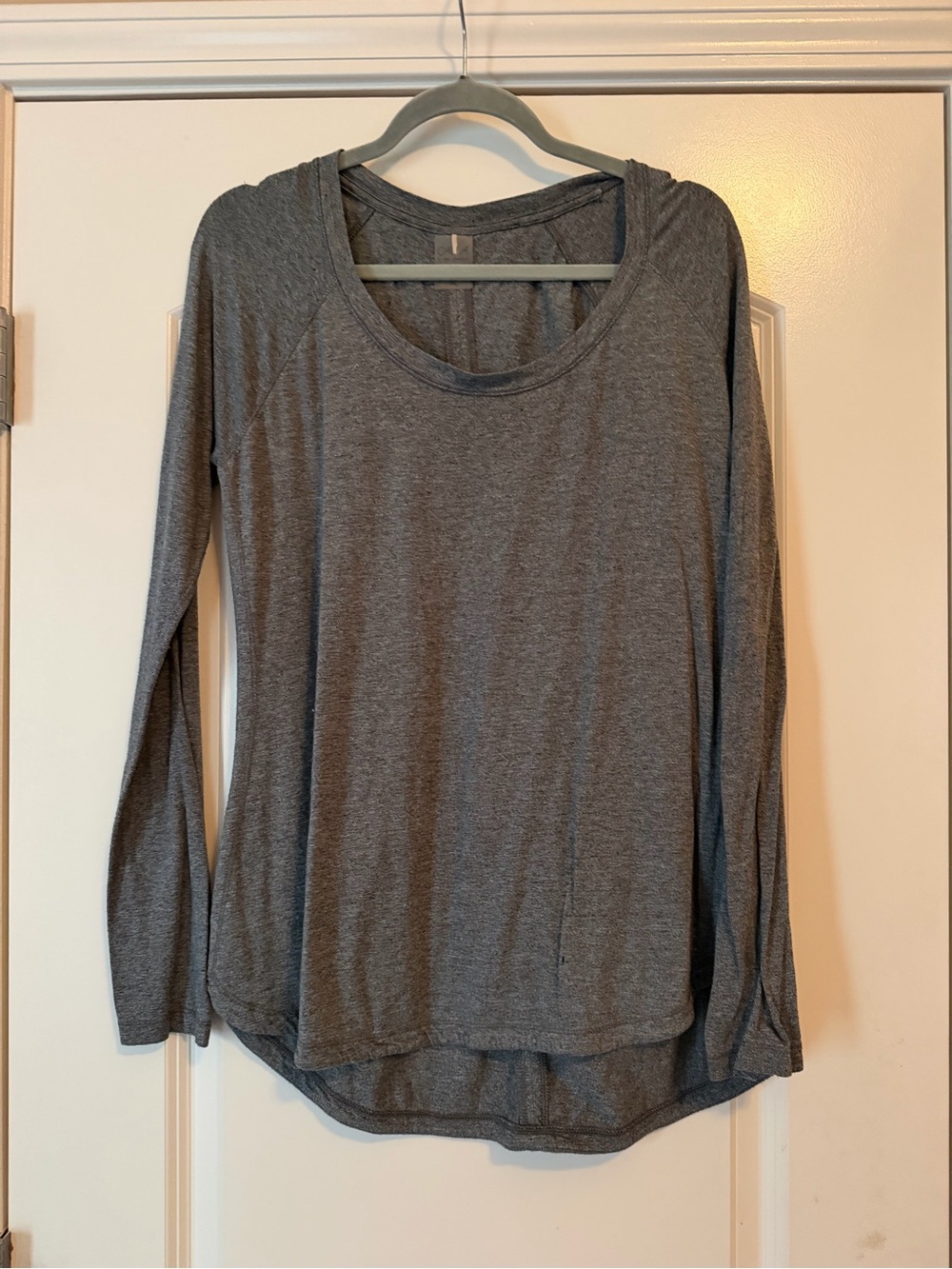 CALIA by Carrie Underwood Women's Long-Sleeve Scoop Neck Top in Gray